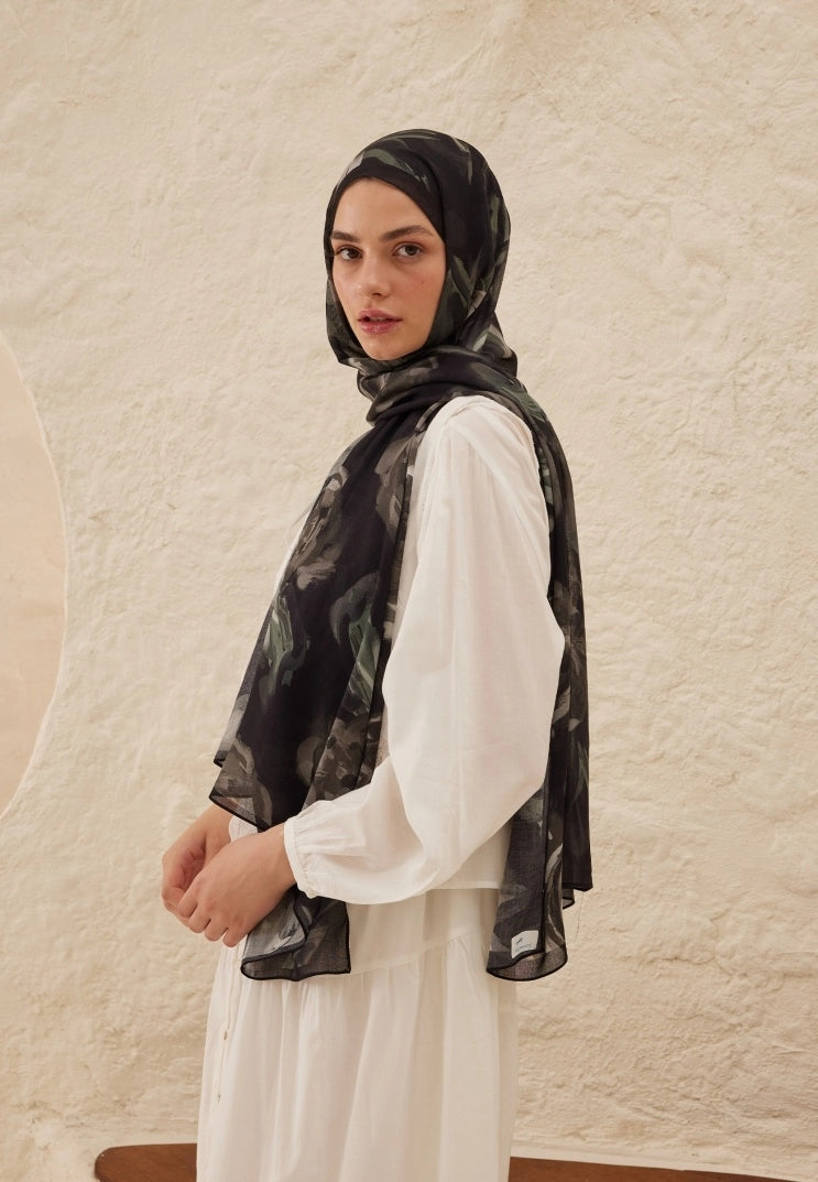 Summer Rose Viscose Scarf Black