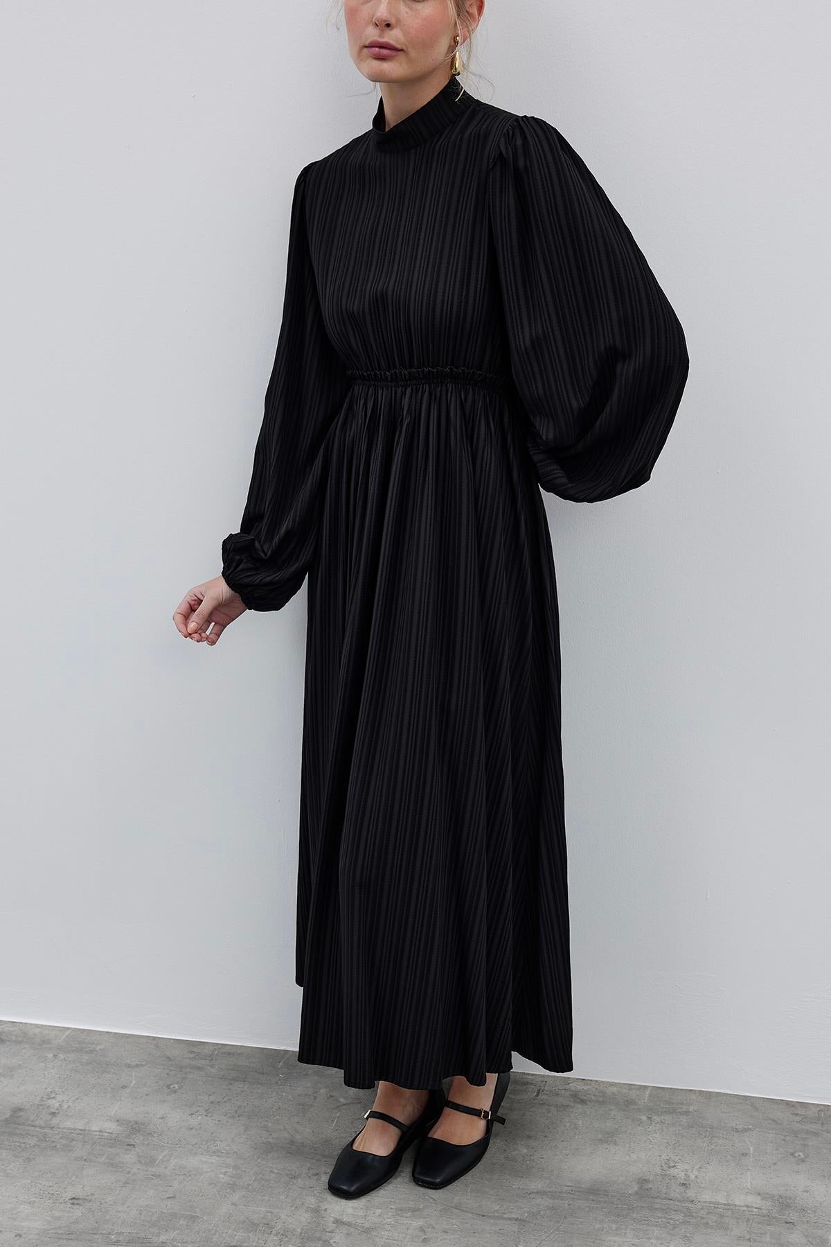 Balloon Sleeve Pleated Dress Black