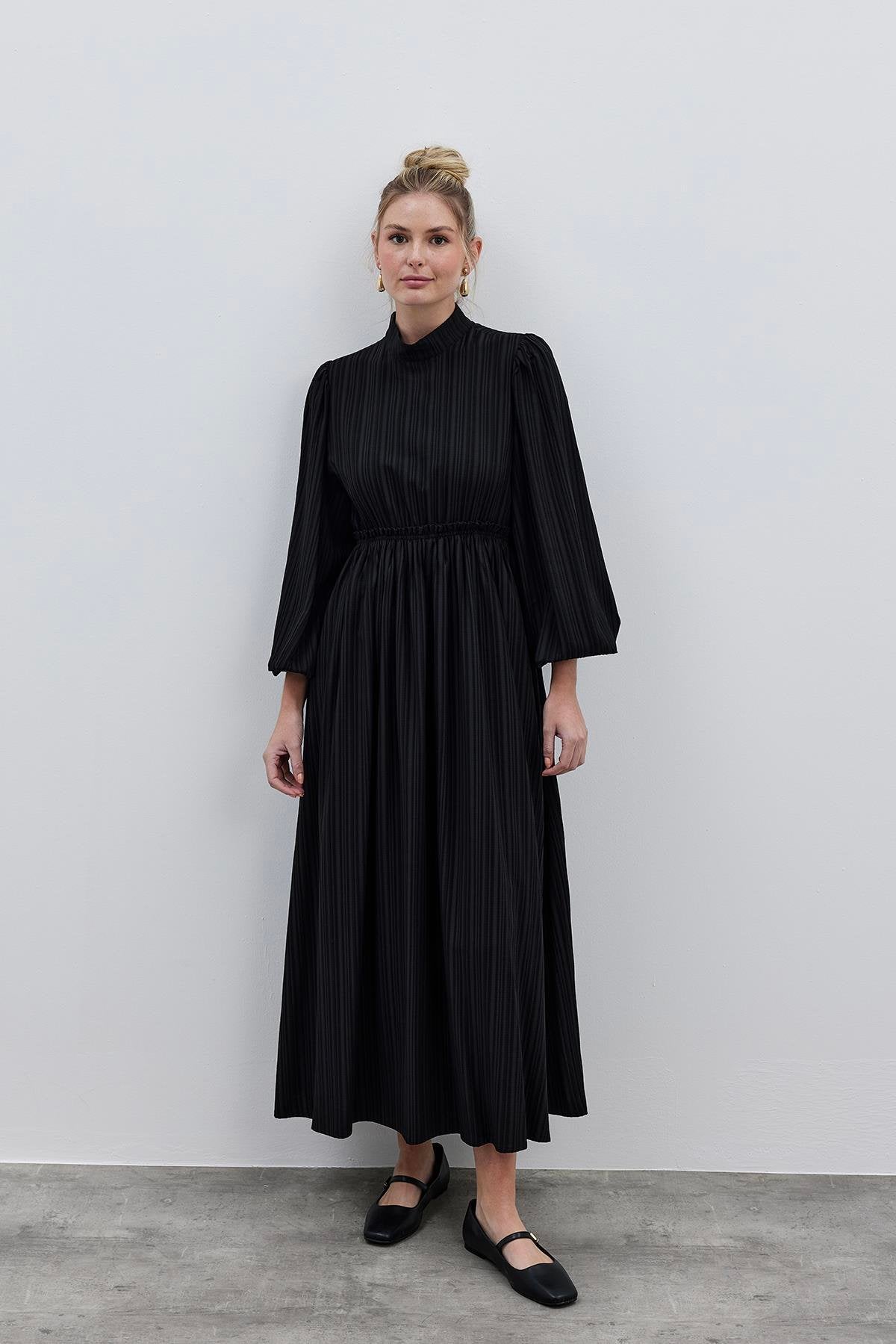 Balloon Sleeve Pleated Dress Black