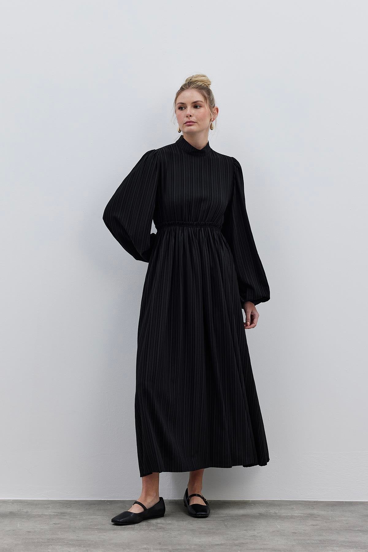 Balloon Sleeve Pleated Dress Black