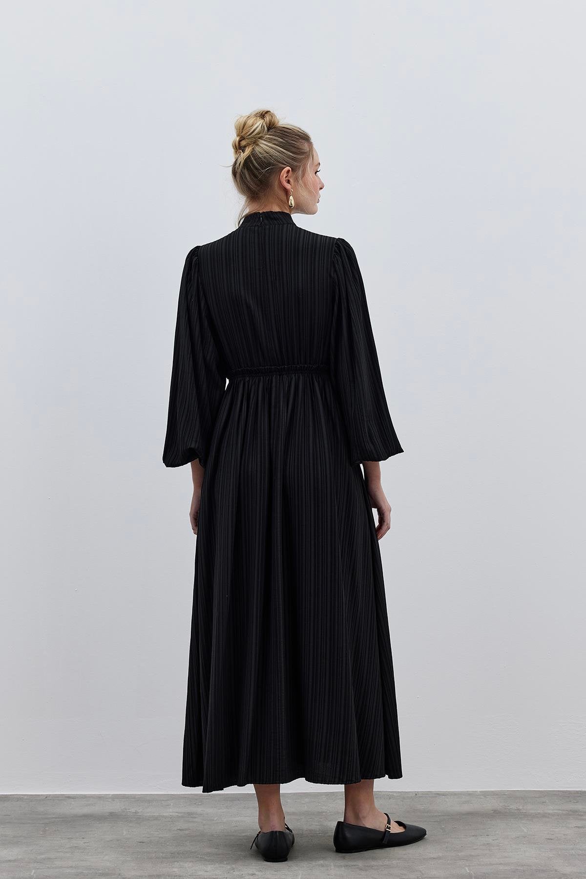 Balloon Sleeve Pleated Dress Black
