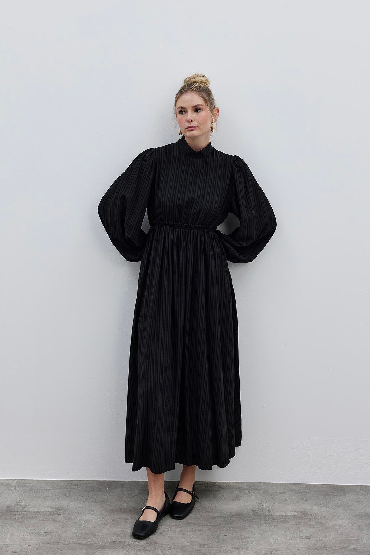 Balloon Sleeve Pleated Dress Black