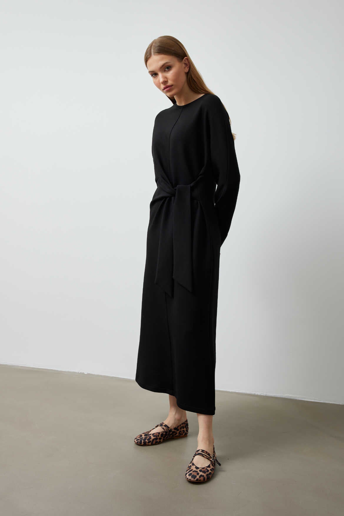 Side Knotted Dress Black